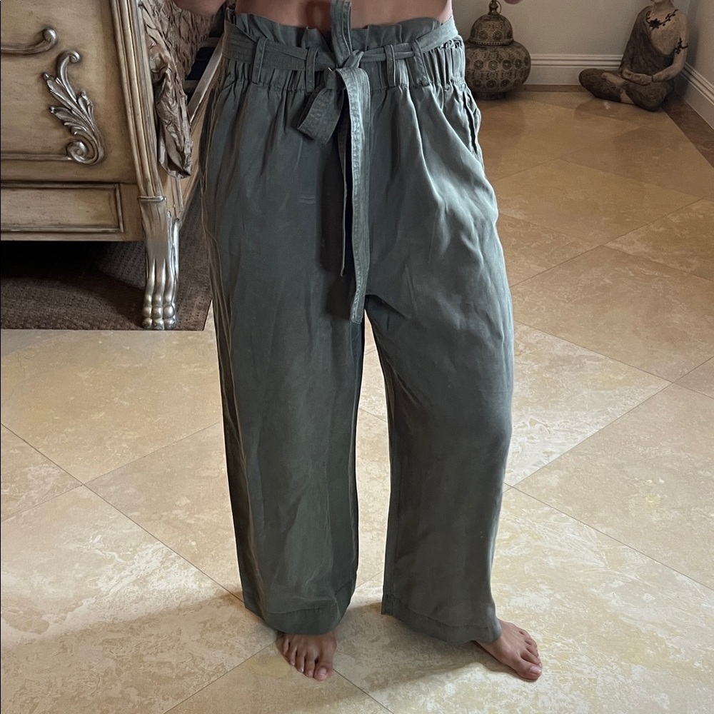💕Women’s Olive Green Pants with Belt💕